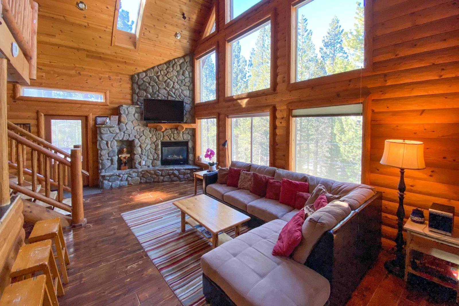 S. Lake Tahoe Home w/ Private Indoor Pool+Hot Tub! Main image 1