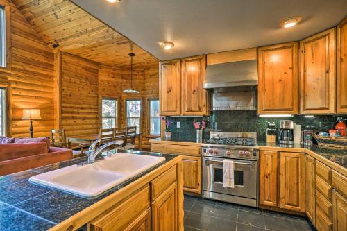 S. Lake Tahoe Home w/ Private Indoor Pool+Hot Tub! Main image 2